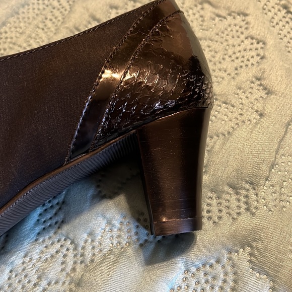 (#128) NWT ladies black dress shoes by Mark & Lemp/Walking Cradles. 6 1/2 med - Picture 6 of 13